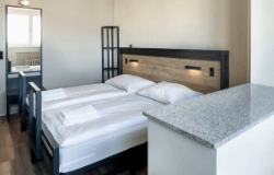 Hostelkomfort mit Bettwäsche und WLAN