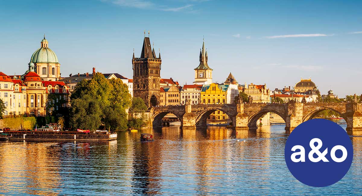 Old Town Square and Tyn Church, Prague, Czech Republic бесплатно